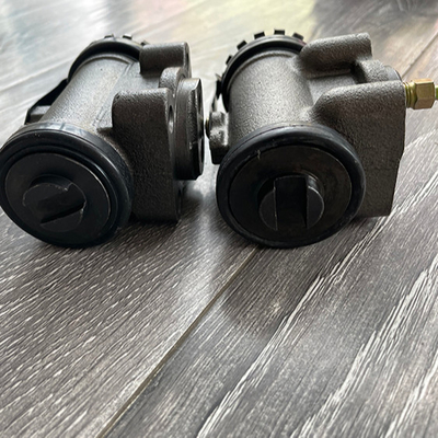 古いバックブレーキシリンダーを Foton Aumark 軽トラックシリンダーに置き換える