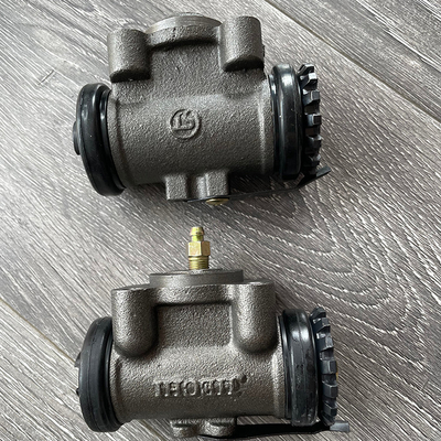古いバックブレーキシリンダーを Foton Aumark 軽トラックシリンダーに置き換える